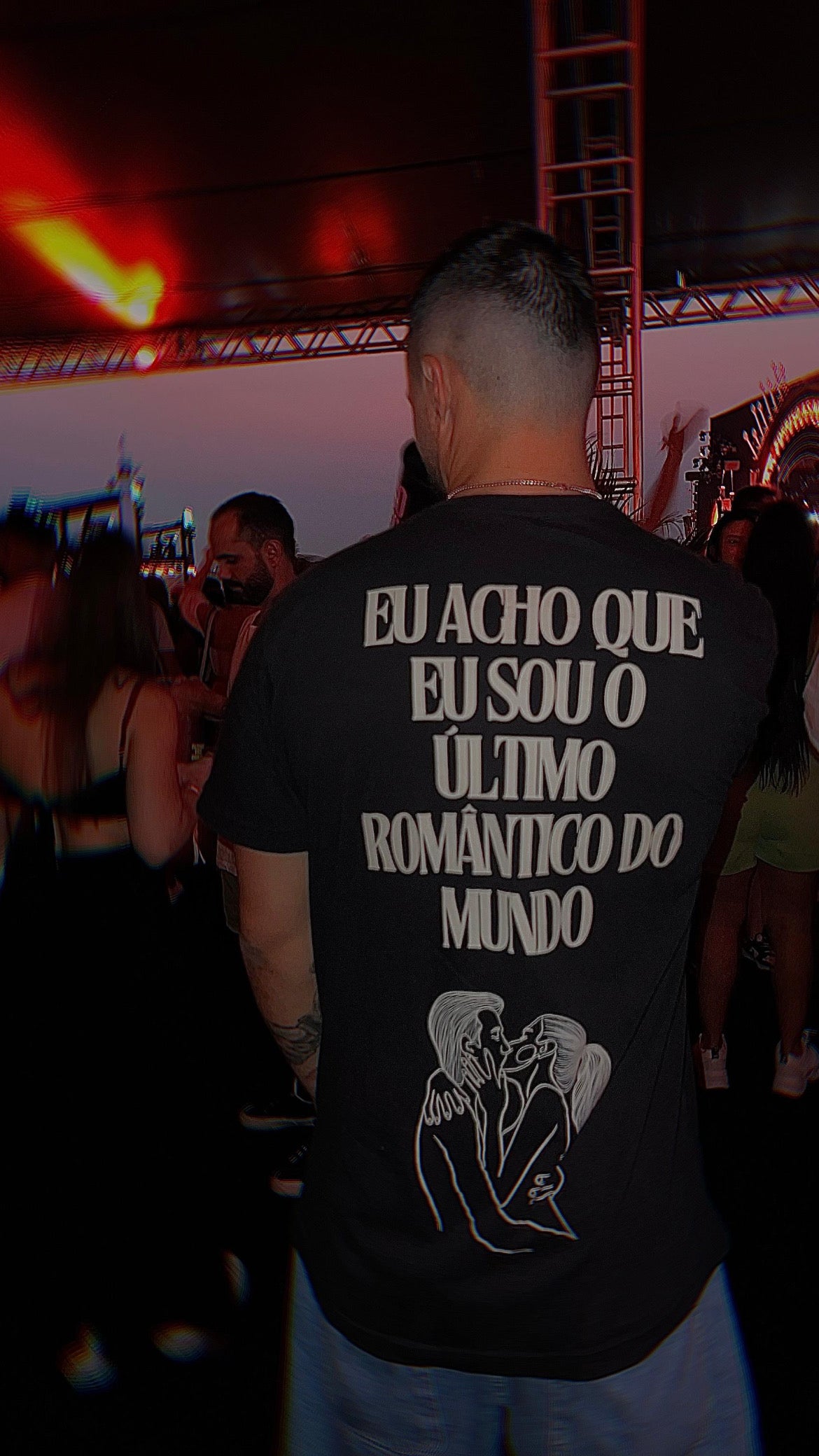 CAMISETA OVERSIZED “SEJA ROMÂNTICO”