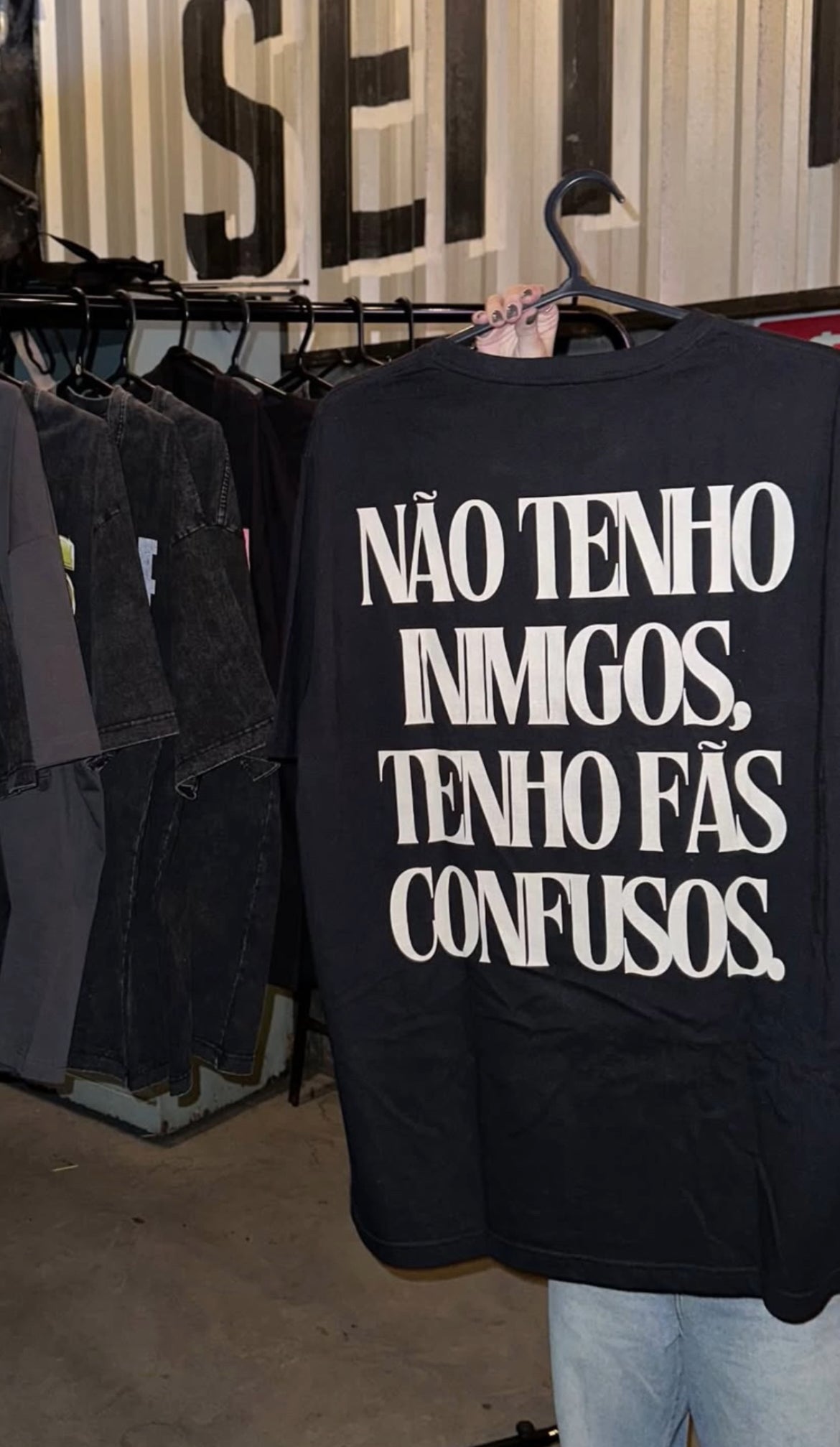 CAMISETA OVERSIZED 'FÃS CONFUSOS'