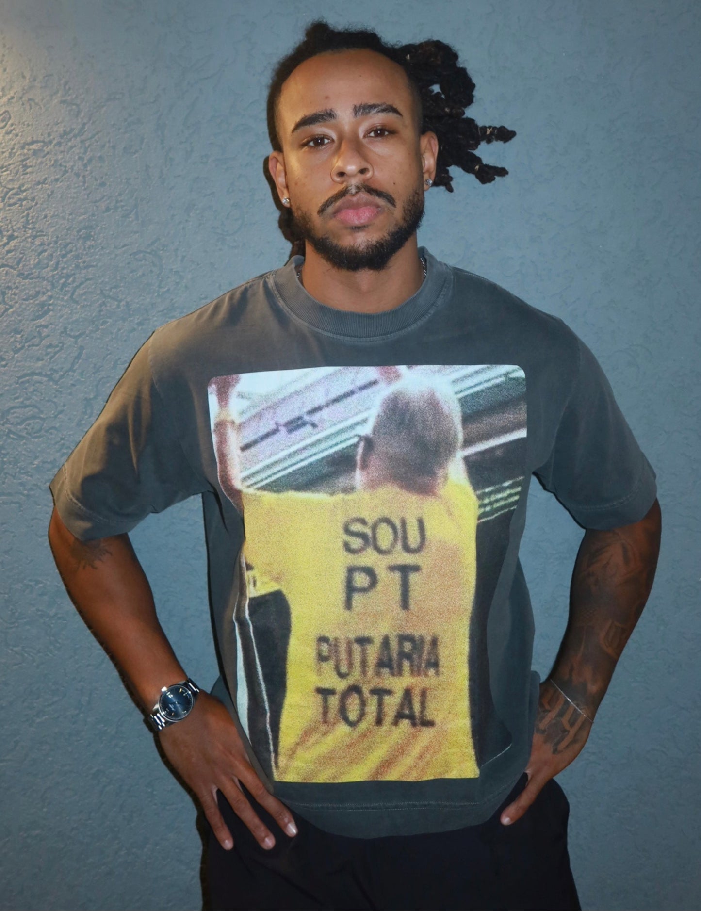 TEE OVERSIZED 'PT' - FRENTE E COSTAS