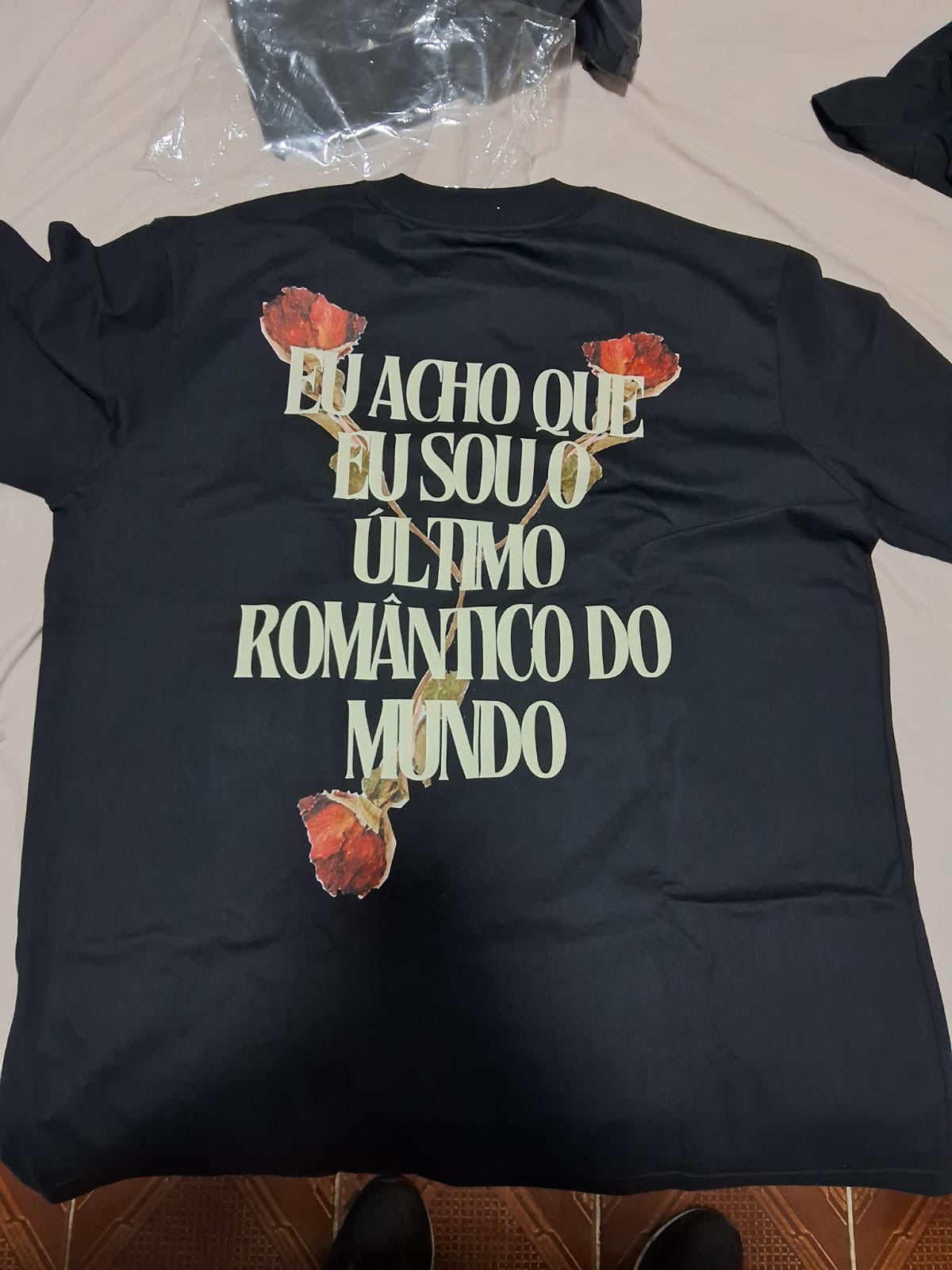 Camiseta “Rosas Vermelhas”