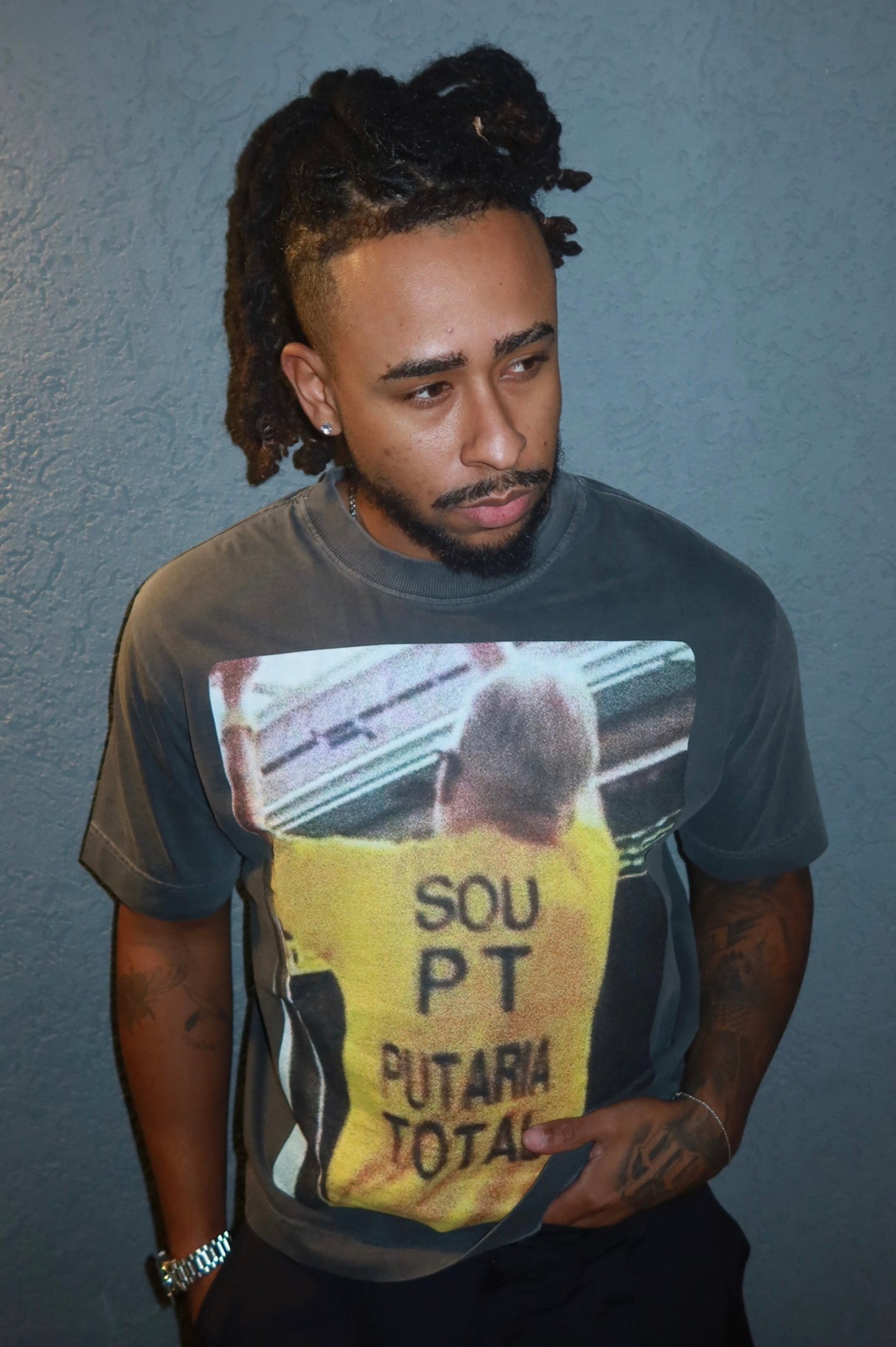 TEE OVERSIZED 'PT' - FRENTE E COSTAS